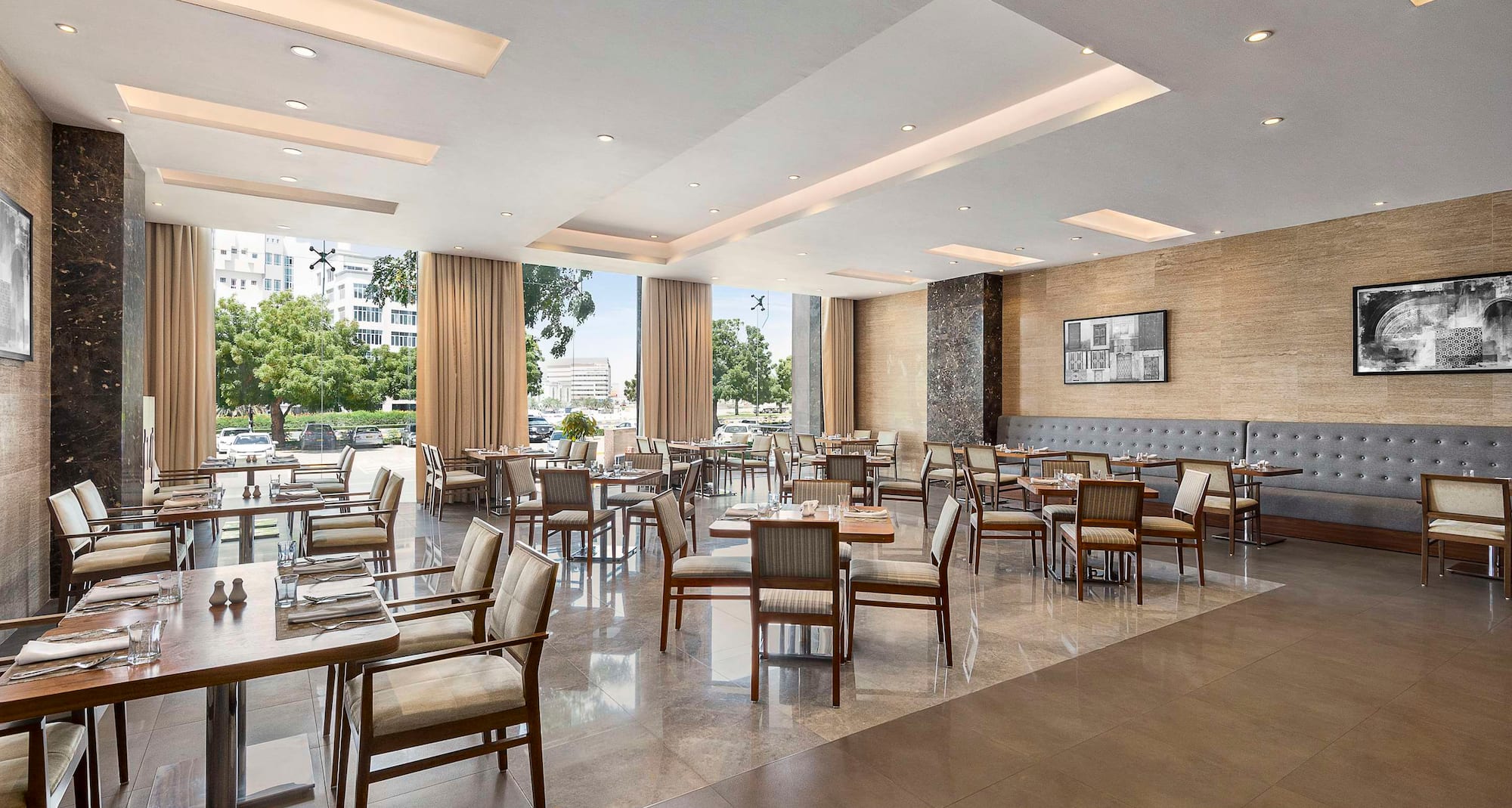 Radisson Hotel Muscat Panorama - Restaurant Al Muzen