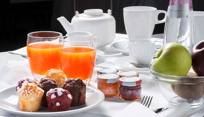 Radisson Hotel Naples Nola - Room Service Breakfast