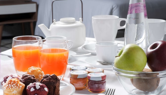Radisson Hotel Naples Nola - Room Service Breakfast