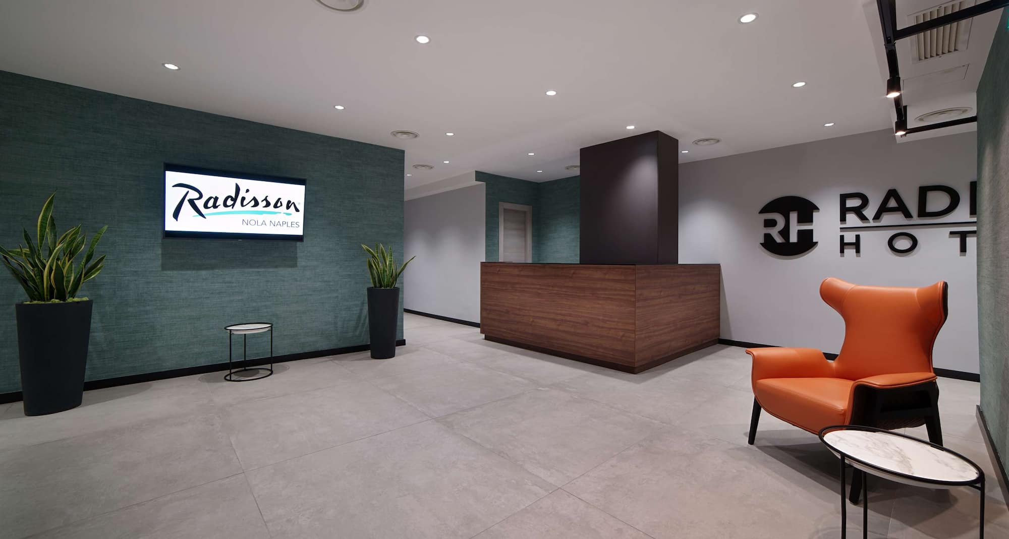 Radisson Hotel Nola Naples - Events area foyer