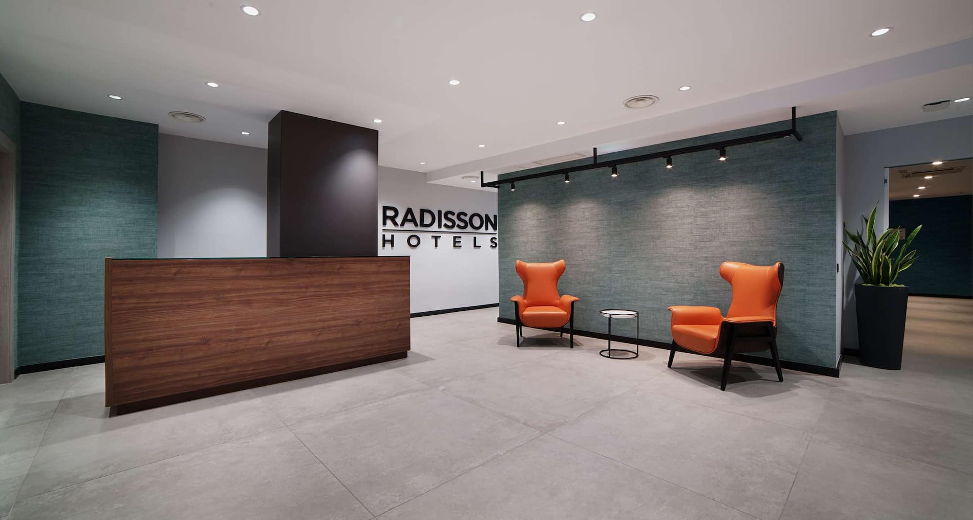 Radisson Hotel Nola Naples - Events area foyer