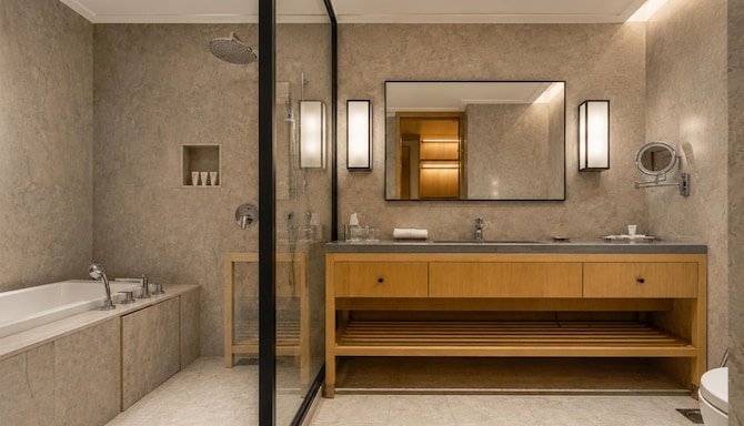 Radisson Hotel Nathdwara - Family room Bathtub