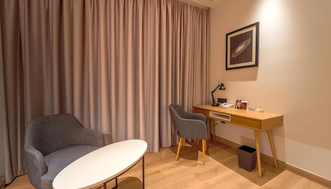 Radisson Hotel Nathdwara - Premium Room Writing Table Area