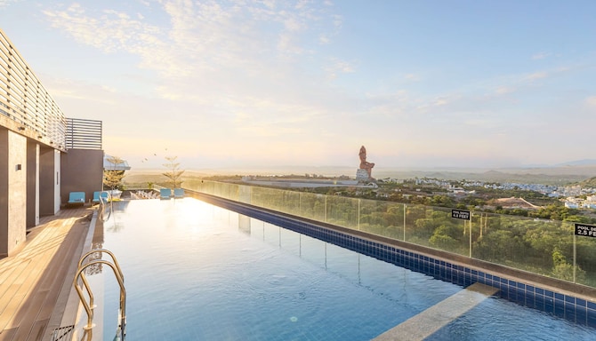 Radisson Hotel Nathdwara - Swimming Pool