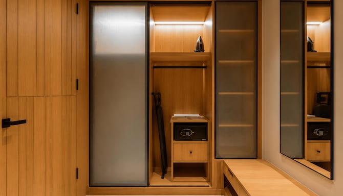 Radisson Hotel Nathdwara - Premium Suite Wardrobe