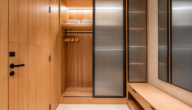 Radisson Hotel Nathdwara - Premium Suite Walk in Wardrobe Area
