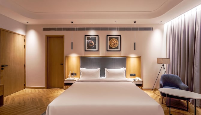 Radisson Hotel Nathdwara - Premium Suite with Terrace
