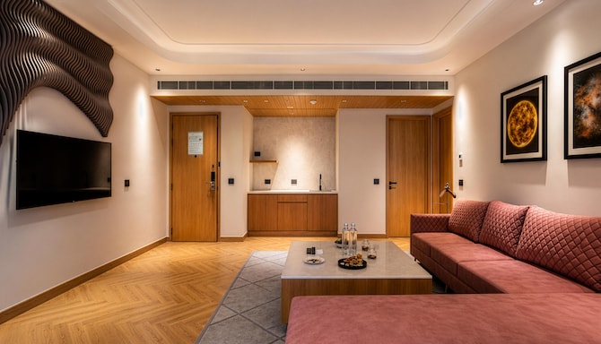 Radisson Hotel Nathdwara - Premium Suite Living Area