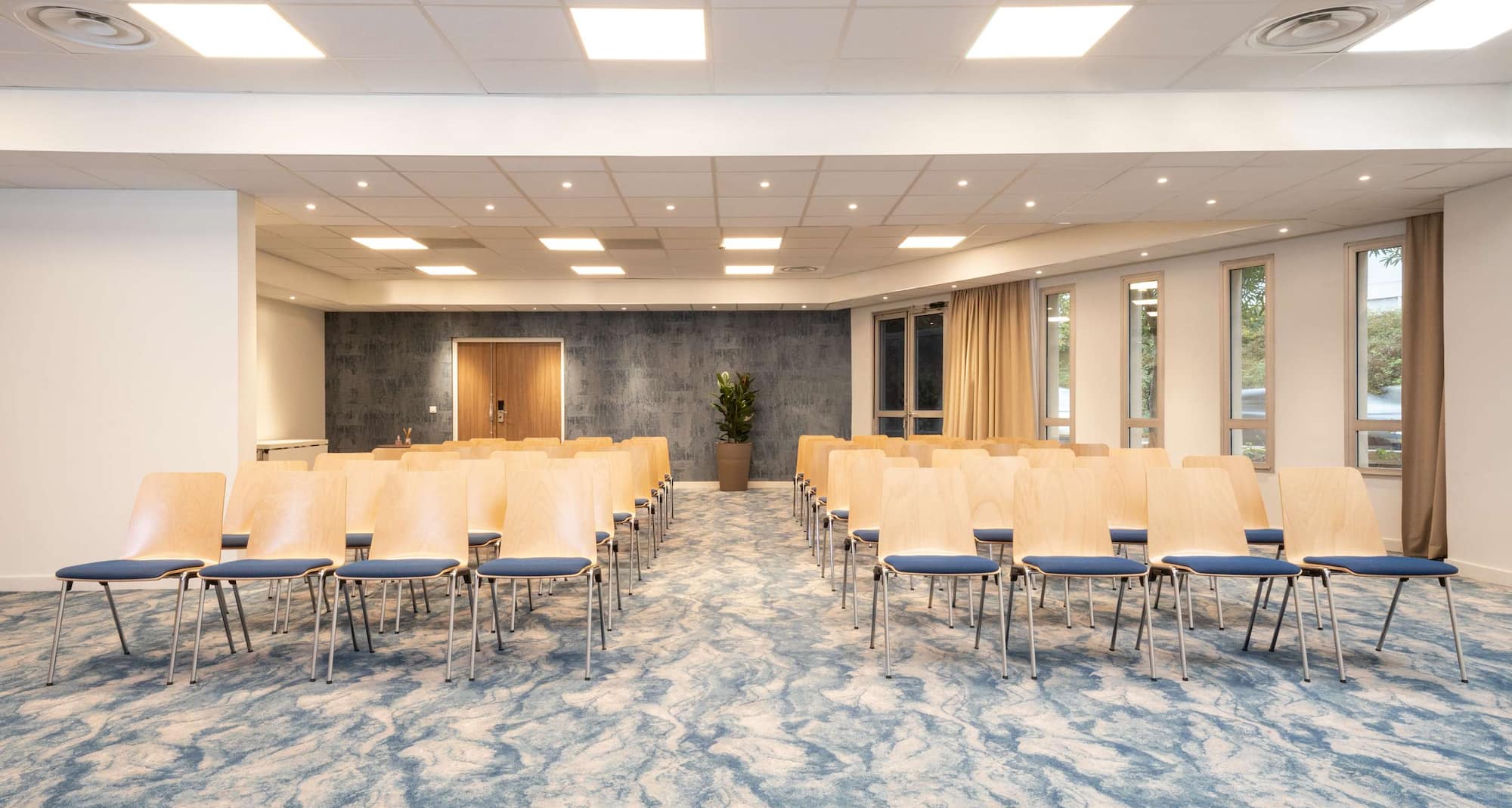 Radisson Hotel Nice Airport - Plenary meeting room theatre set-up