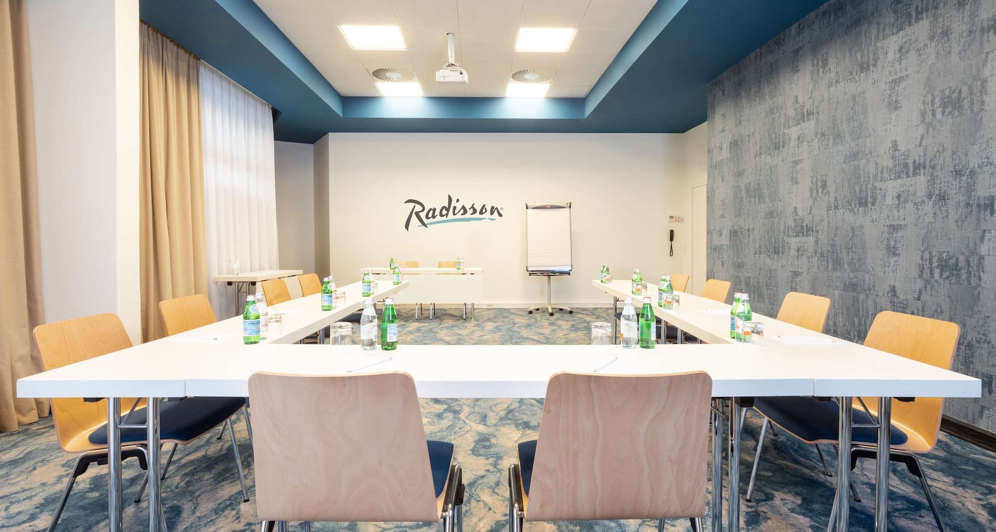 Radisson Hotel Nice Airport - Meeting room Lindbergh U-shape set-up