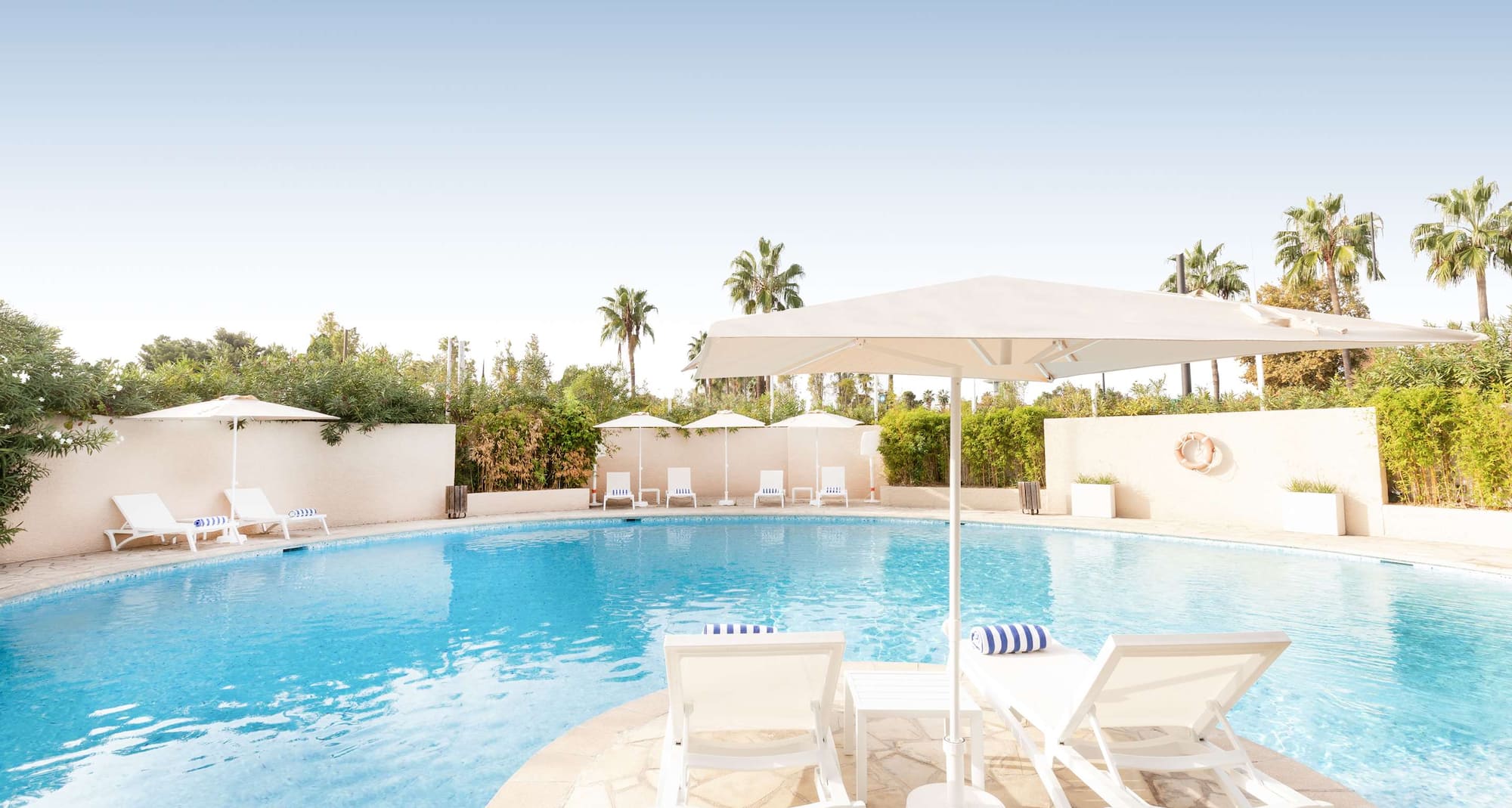 Radisson Hotel Nice Airport - Swimming pool