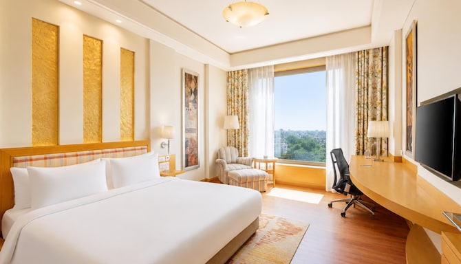 Radisson Hotel Noida - Deluxe Room