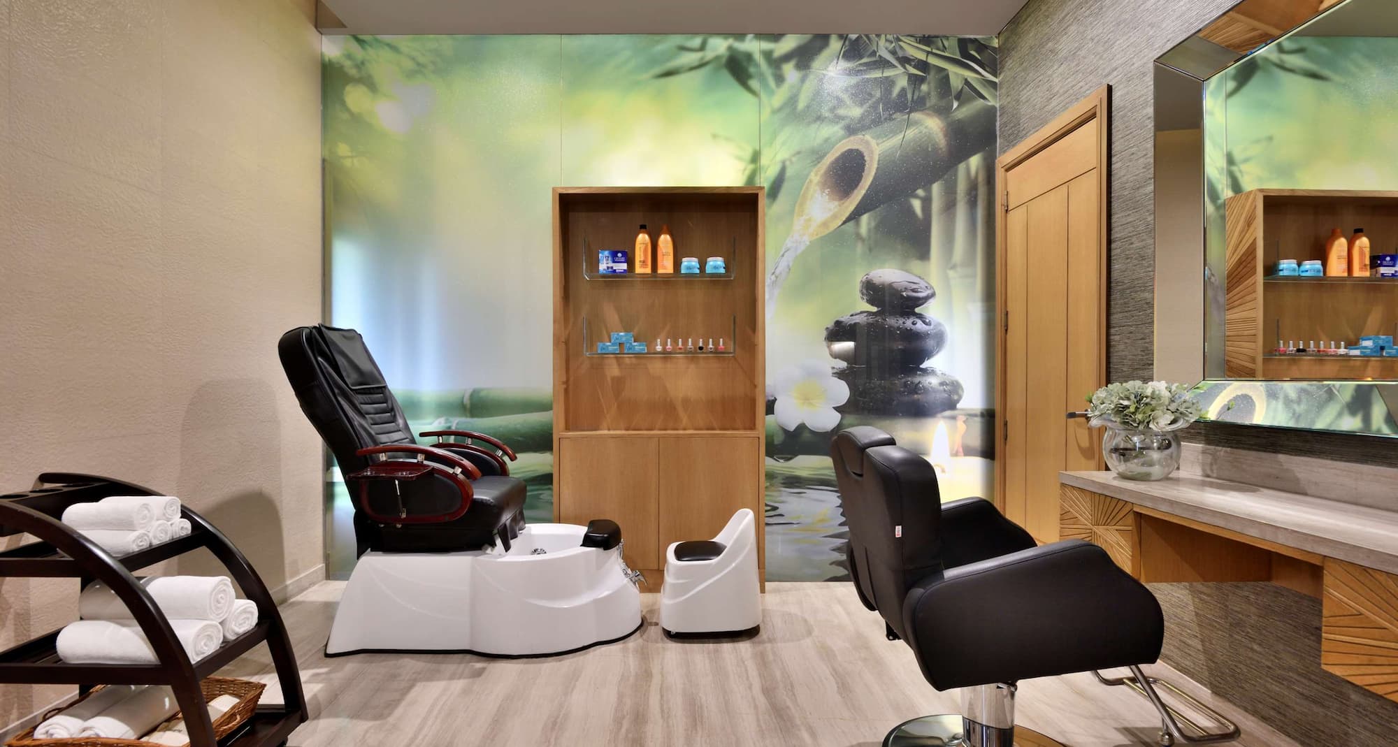 Radisson Hotel Noida - Sky Salon