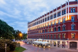 Radisson Hotel Old Town Riga - Exterior at dusk