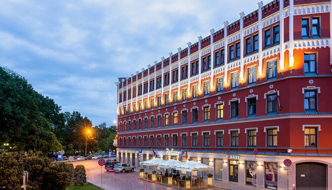 Radisson Hotel Old Town Riga - Exterior at dusk