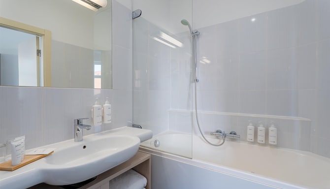 Radisson Hotel Old Town Riga - Bathroom