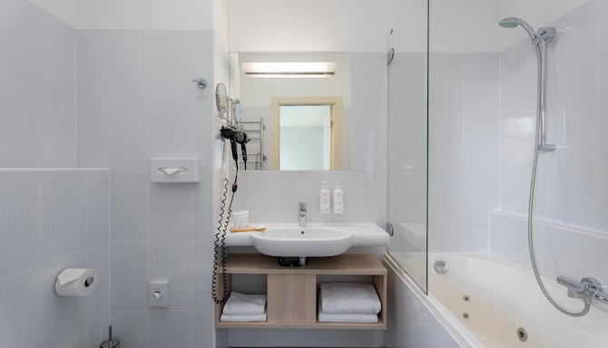 Radisson Hotel Old Town Riga - Bathroom