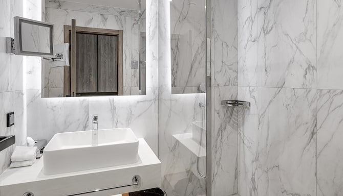 Radisson Hotel Perm - Standard room - bathroom