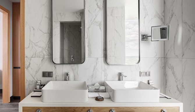 Radisson Hotel Perm - Presidential Suite - Main bath