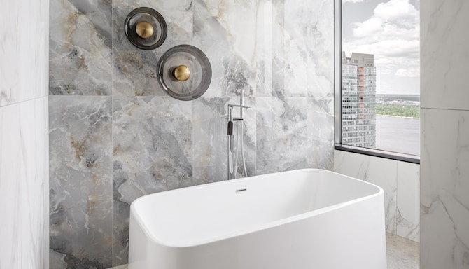 Radisson Hotel Perm - Presidential Suite - Main bath