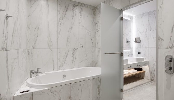 Radisson Hotel Perm - Junior Suite - Bath