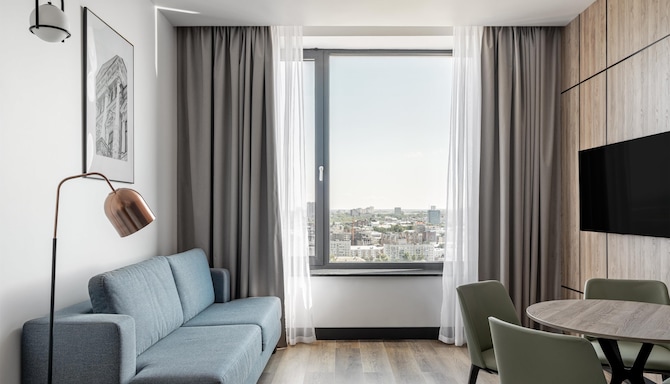 Radisson Hotel Perm - Executive Suite - Living room