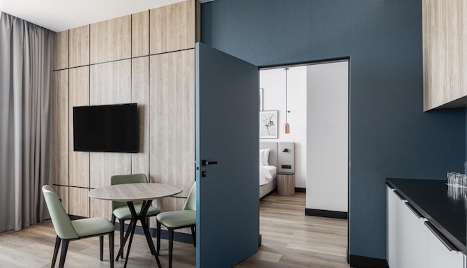 Radisson Hotel Perm - Executive Suite - Living room