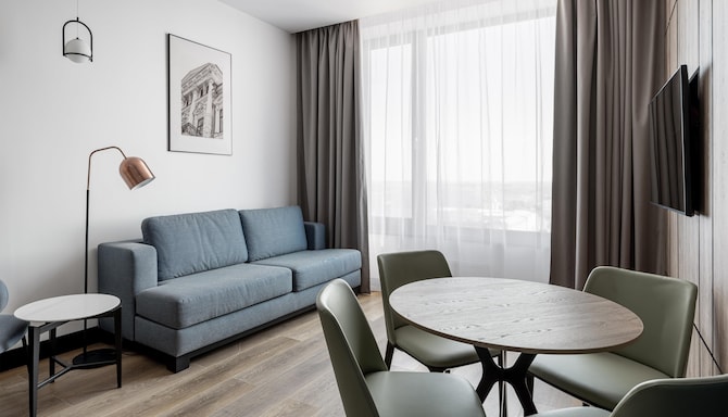 Radisson Hotel Perm - Executive Suite - Living room