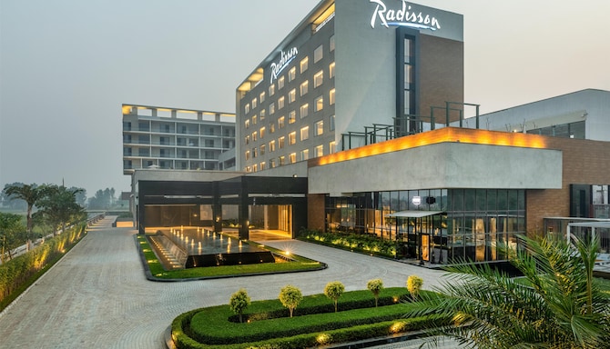 Radisson Hotel Phagwara - Facade
