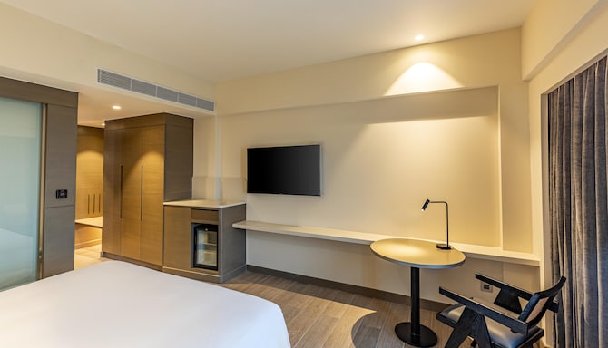 Radisson Hotel Phagwara - Superior Room King bed