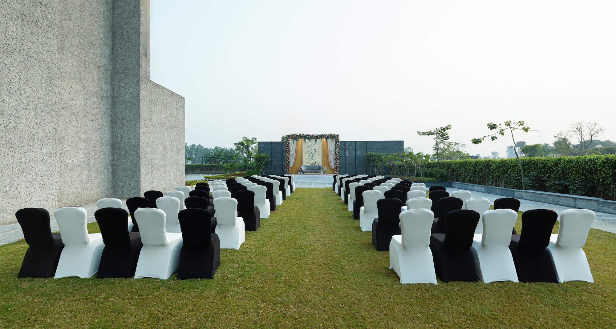 Radisson Hotel Phagwara - Lawn Reet Lawn