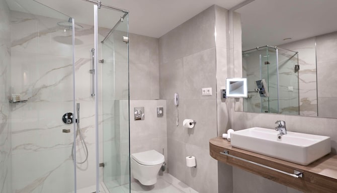 Radisson Hotel Plovdiv - Premium Room bathroom