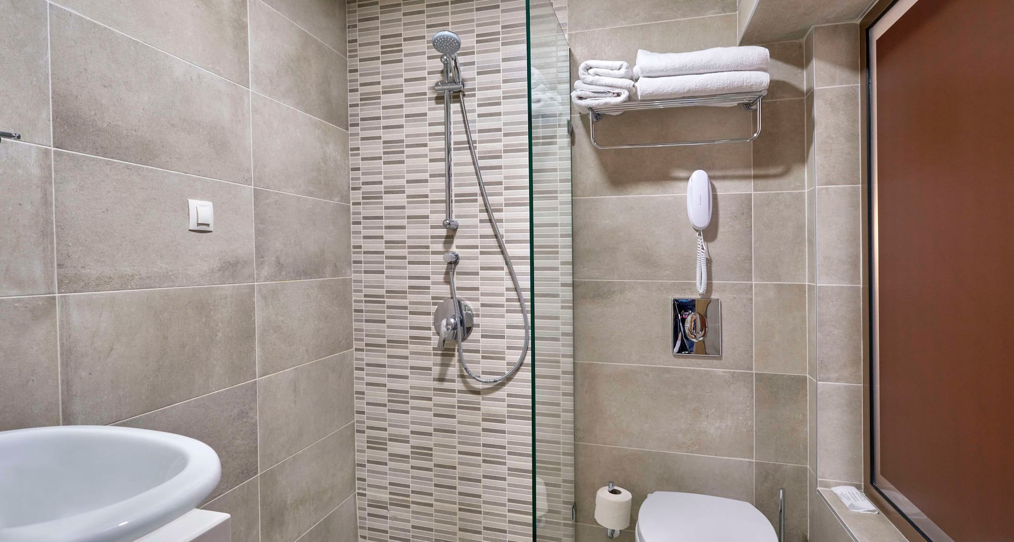 Radisson Hotel Plovdiv - Standard Room bathroom