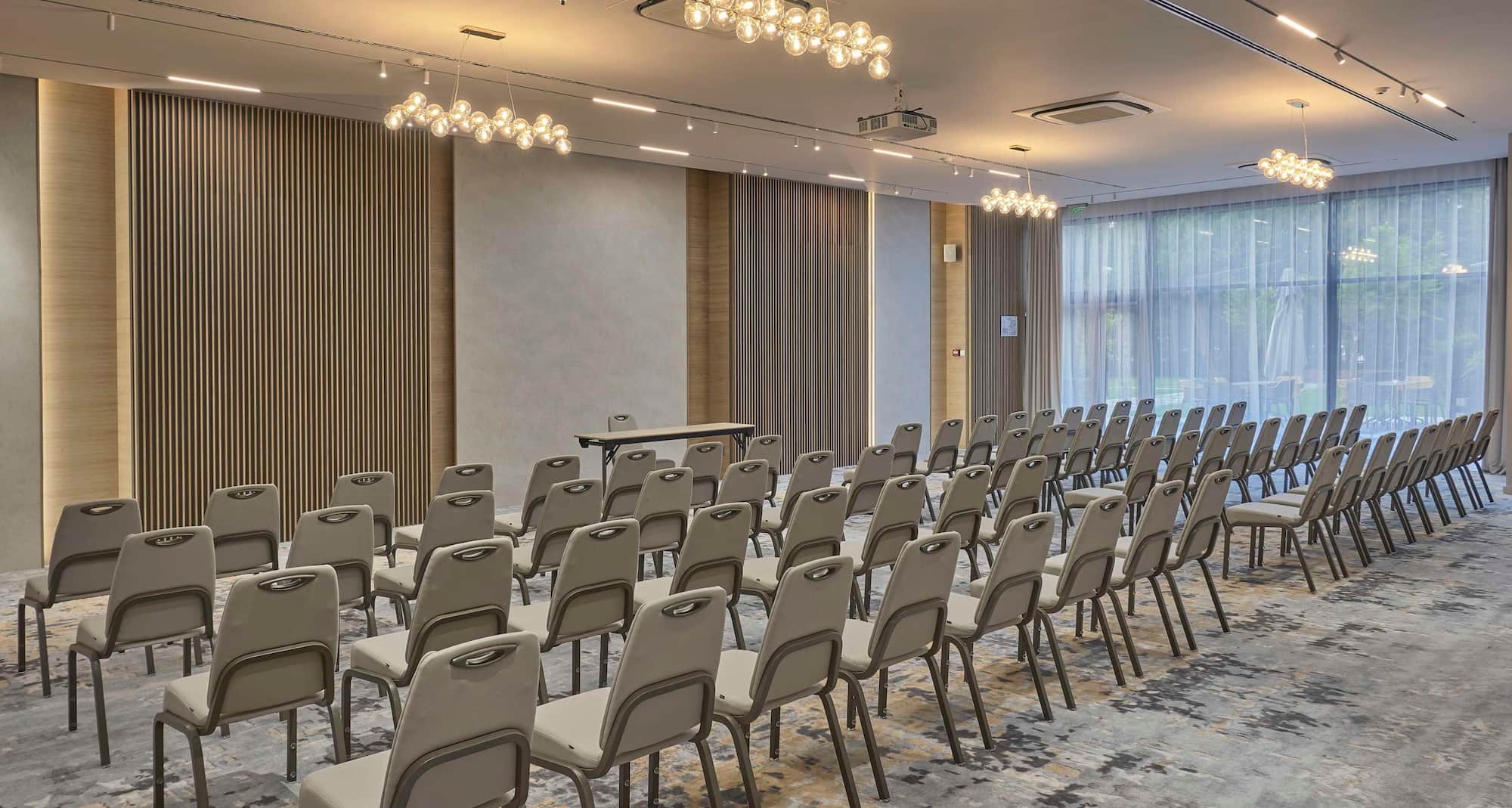 Hotel Imperial Plovdiv, a member of Radisson Individuals - Imperial Hall meeting room theatre set-up