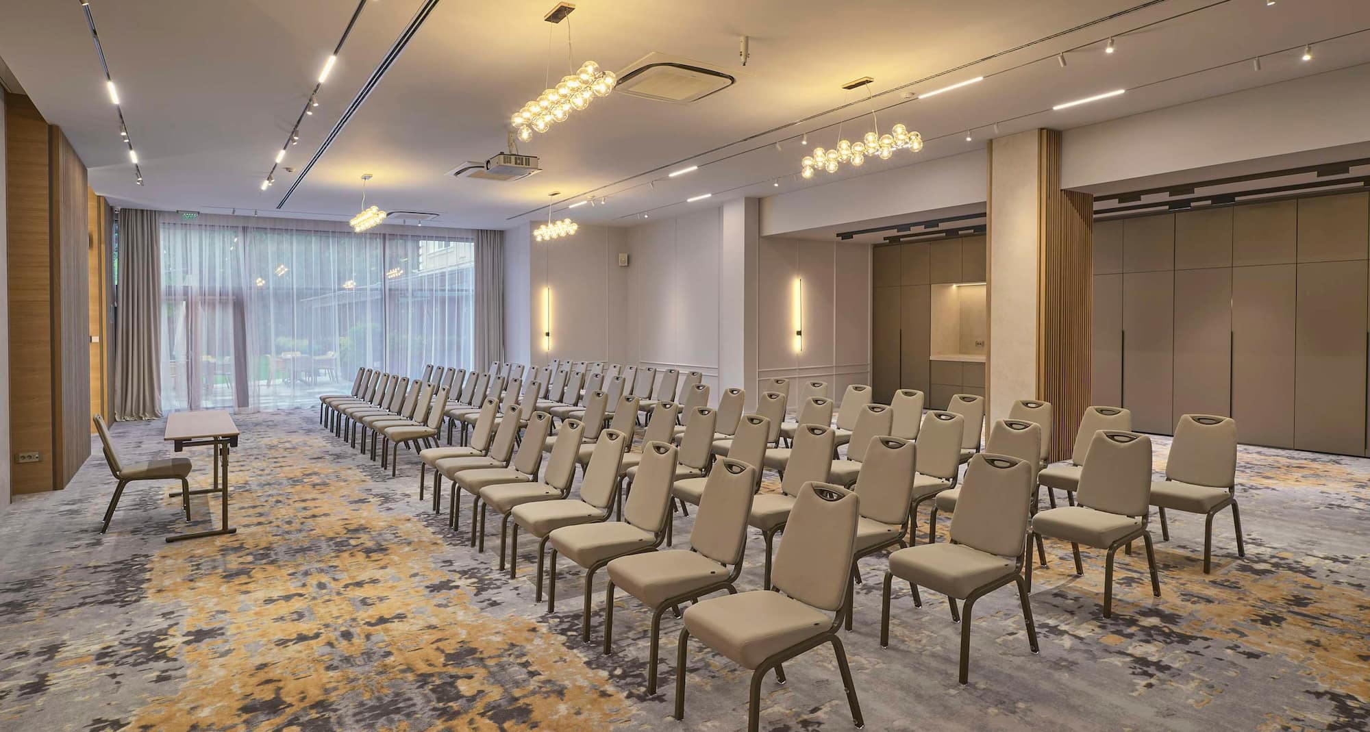Hotel Imperial Plovdiv, a member of Radisson Individuals - Imperial Hall meeting room theatre set-up