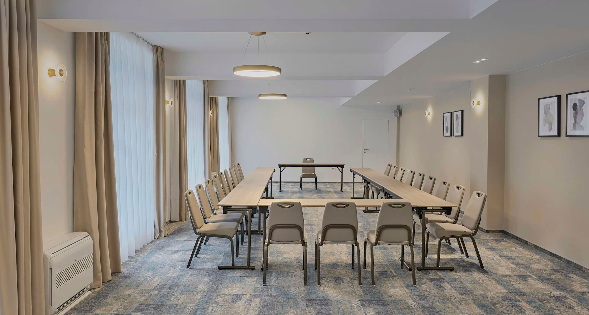 Hotel Imperial Plovdiv, a member of Radisson Individuals - Plovdiv Hall meeting room U-shape set-up