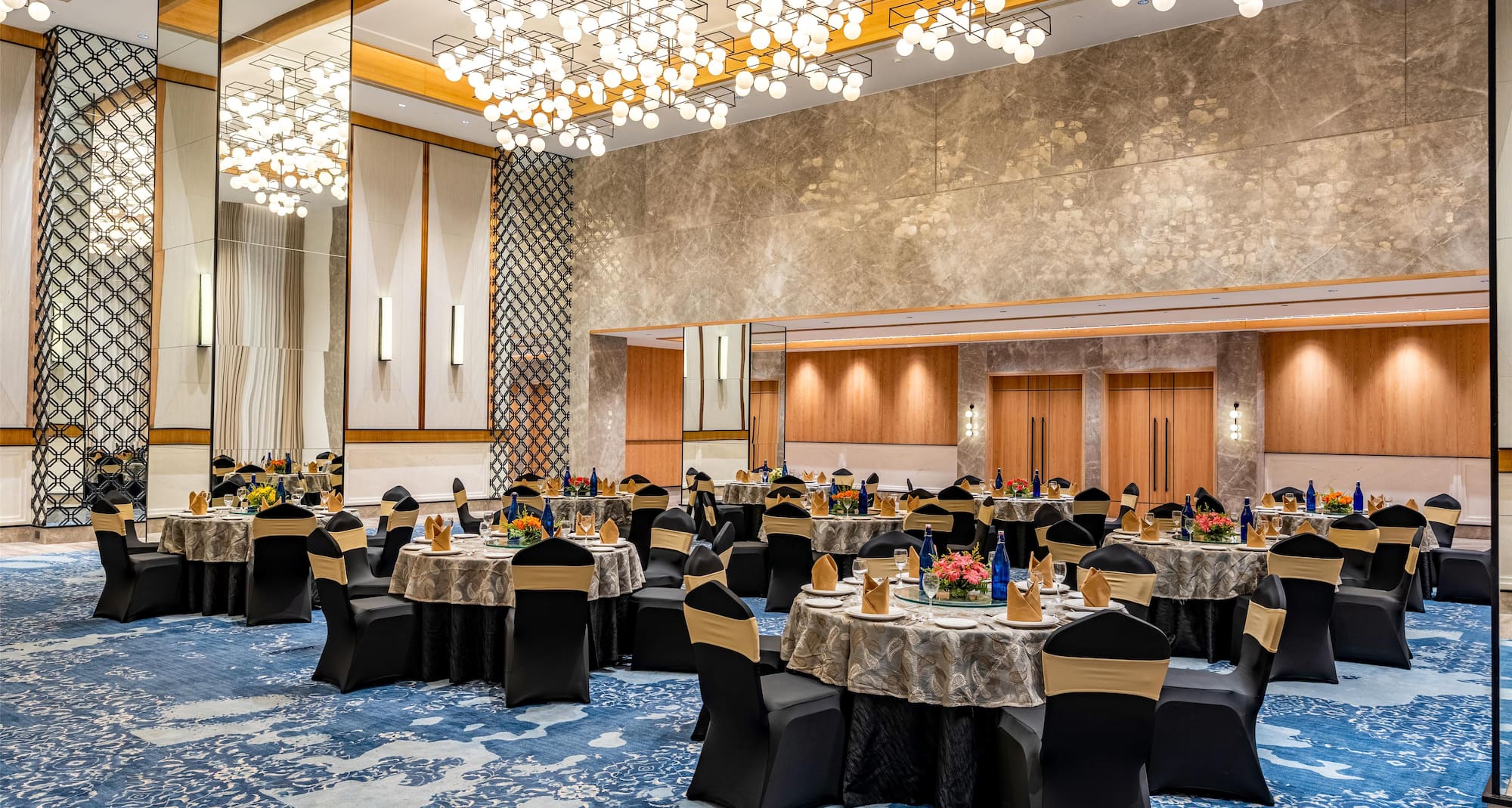 Radisson Hotel Prayagraj - Banquet Social Setup
