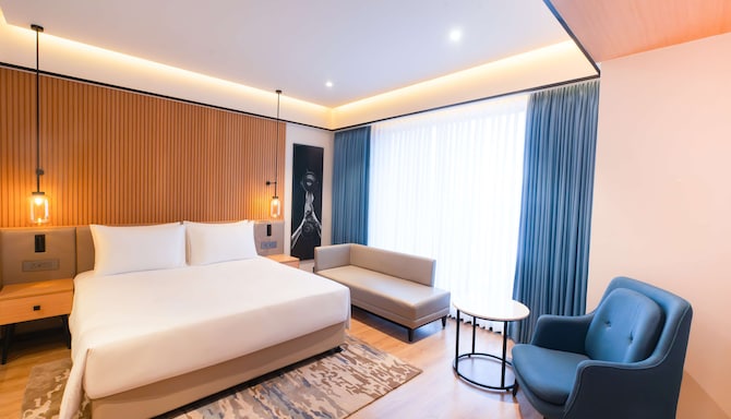 Radisson Hotel Prayagraj - Deluxe King Bedroom