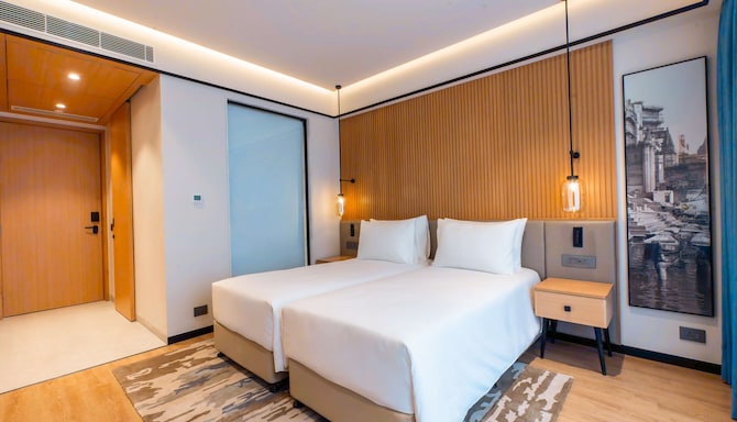 Radisson Hotel Prayagraj - Deluxe Twin Bedroom