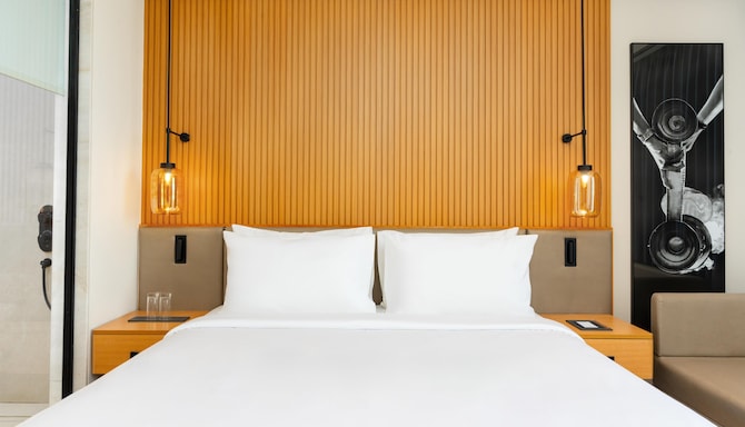 Radisson Hotel Prayagraj - Deluxe King Bedroom