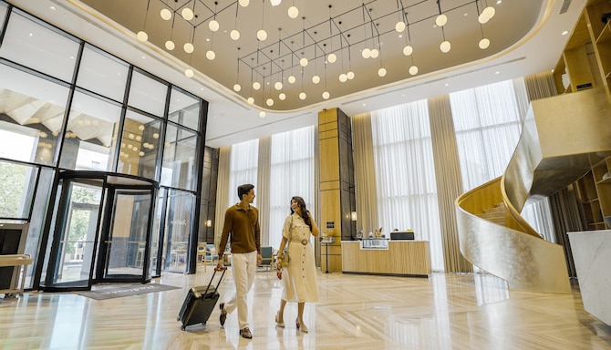 Radisson Hotel Prayagraj - Lobby