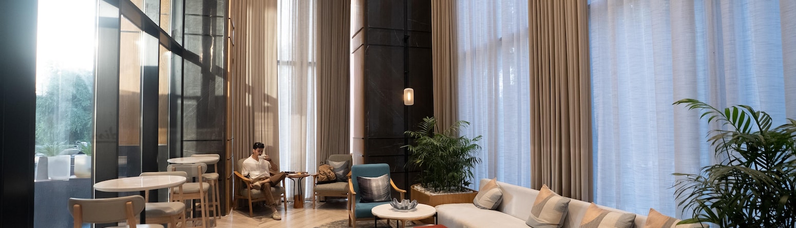 Radisson Hotel Prayagraj - Lobby Seating