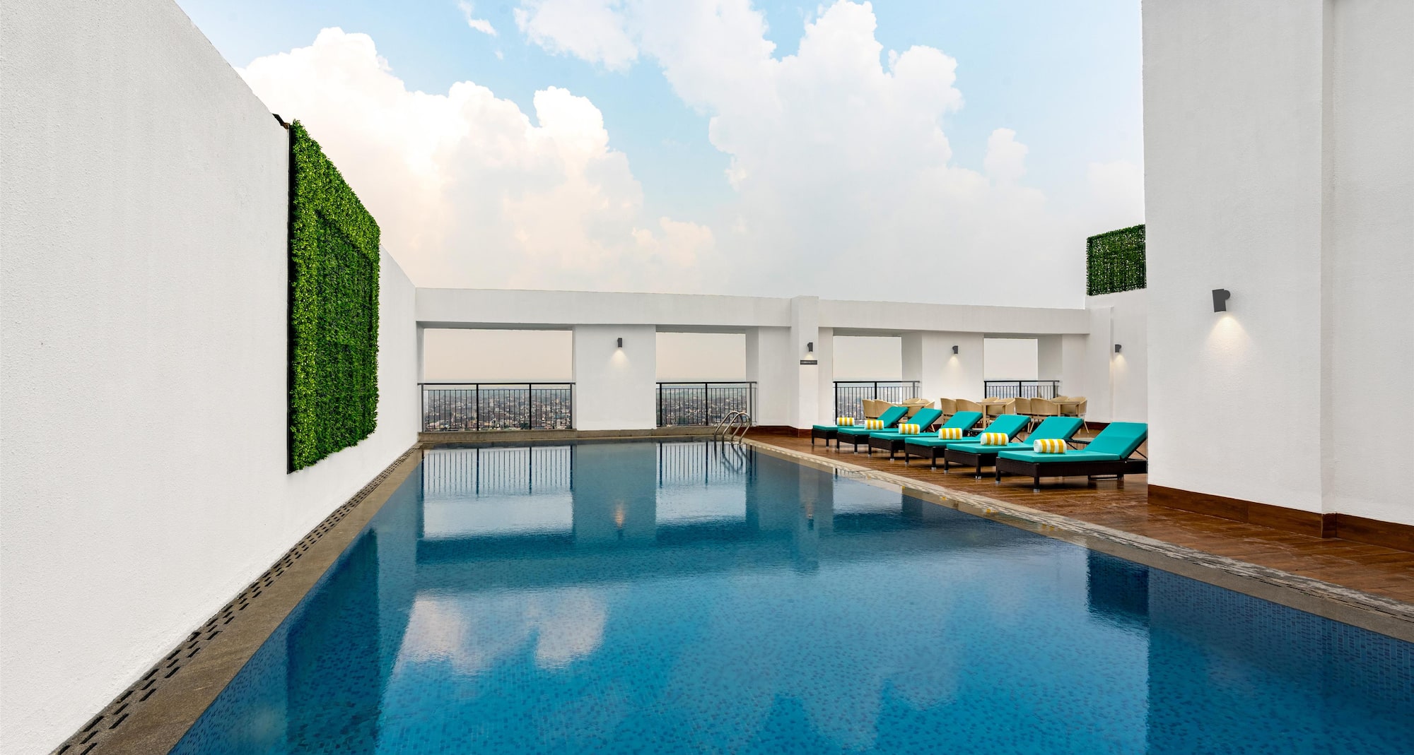 Radisson Hotel Prayagraj - Swimming Pool