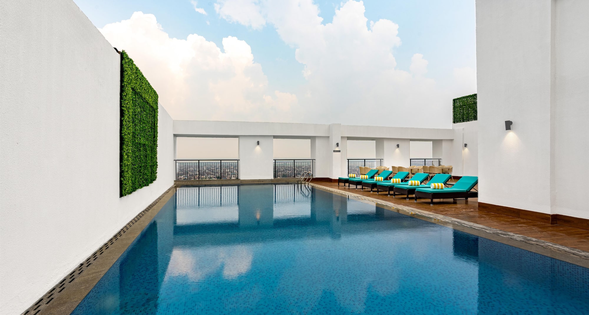 Radisson Hotel Prayagraj - Swimming Pool