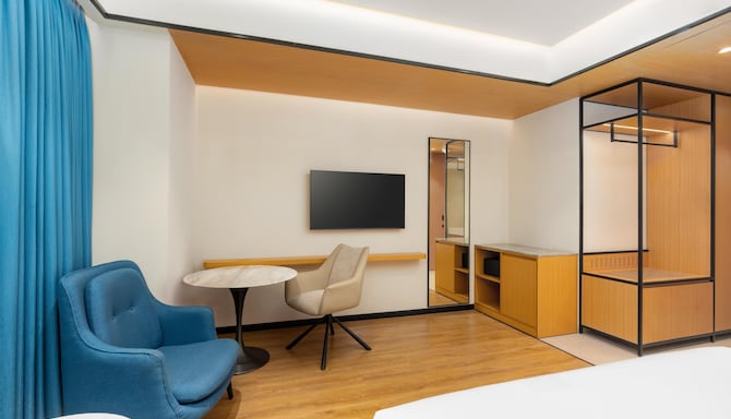 Radisson Hotel Prayagraj - Junior Suite Living Room