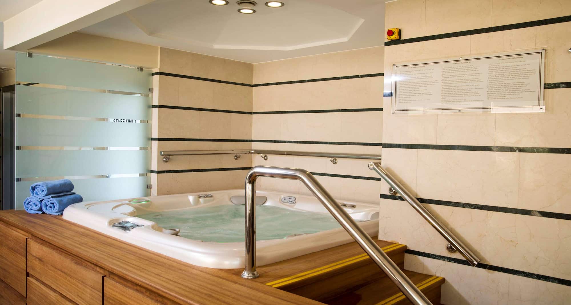 Radisson Hotel President Old Town Istanbul - Whirlpool Bathtube
