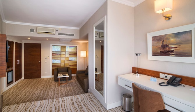 Radisson Hotel President Old Town Istanbul - Suite Sea View Balcony