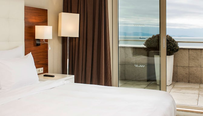 Radisson Hotel President Old Town Istanbul - Suite sea view - balcony.