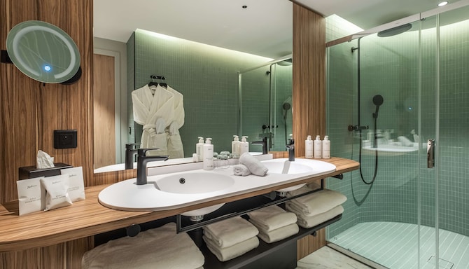 Radisson Hotel Reims - Suite Bad