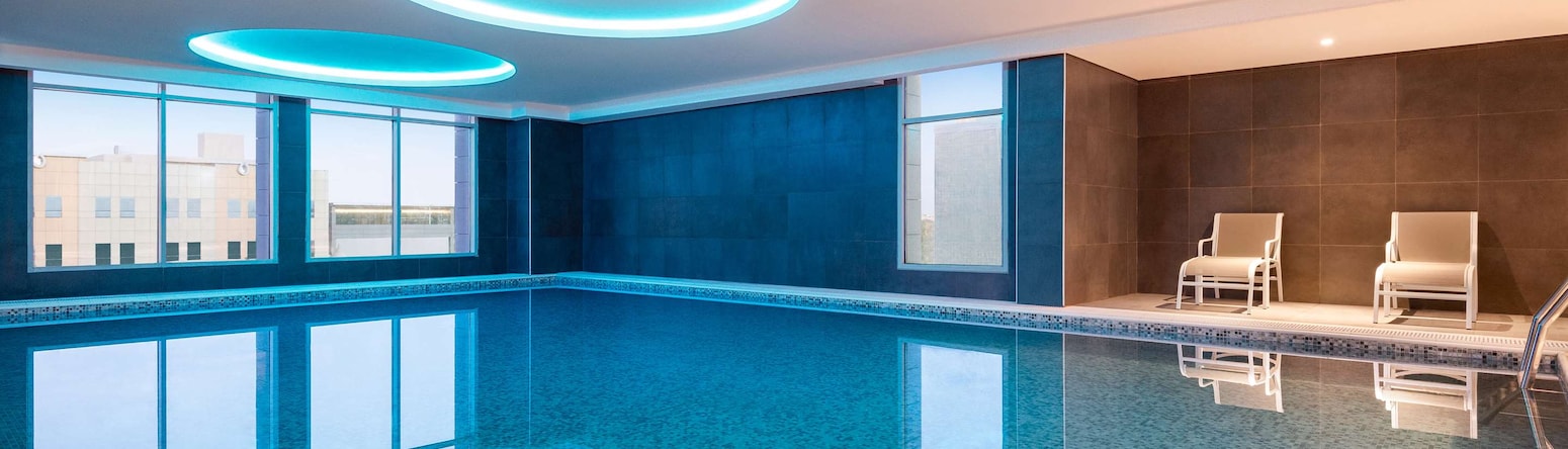 Radisson Hotel & Residence Riyadh Olaya - Indoor Pool